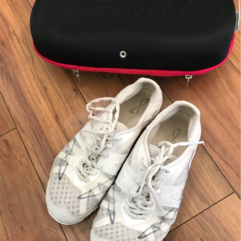 Nfinity Vengeance cheer shoes 8.5